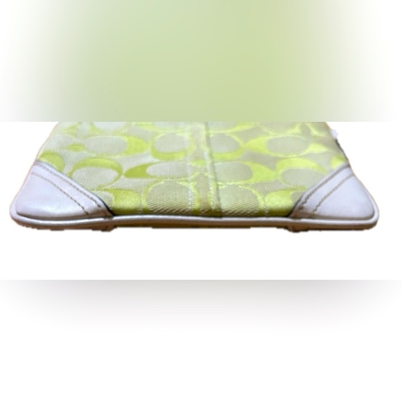 COACH Signature Lemon Green Jacquard/Leather Vintage Wristlet - Picture 3 of 9
